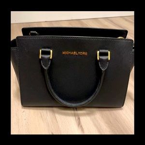 Auth Michael Kors Tote Purse w/Wallet